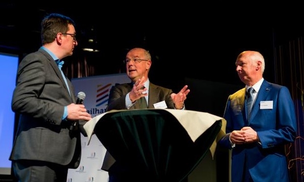 Martin Visser in gesprek met Jan Meerman (m) en Guido van Woerkom (r)