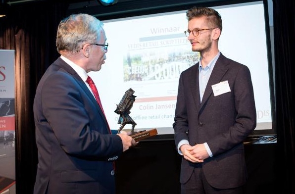 VEDIS voorzitter met VEDIS Retail Scriptieprijs winnaar Colin Jansen van TUDelft
